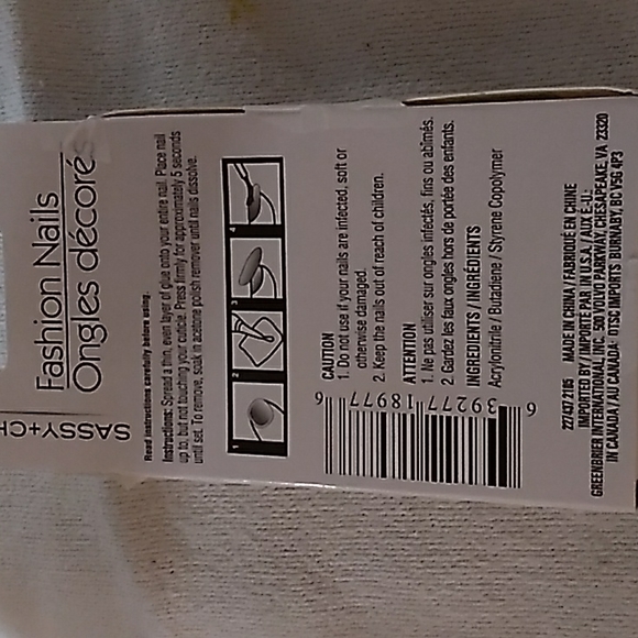 Glue on Fashion Nails - Picture 2 of 4